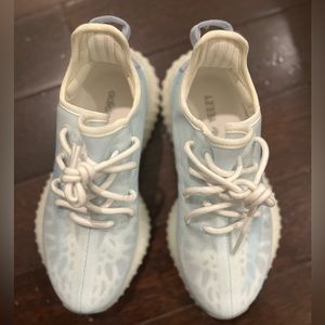 “Mono Ice” Yeezy 350 V2